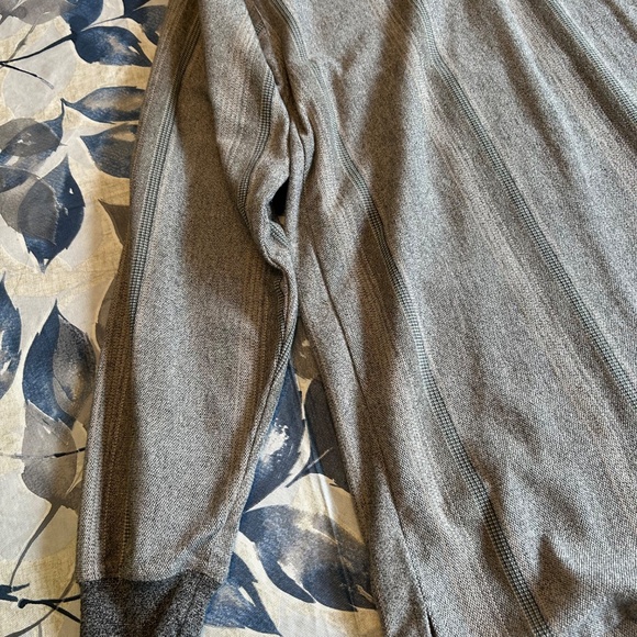 Men’s Knights Sportswear Gray Pullover Long Sleeve Sweater Size Medium - Picture 4 of 7